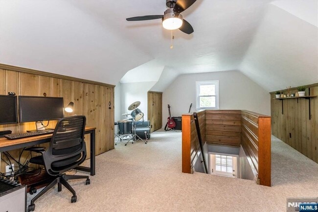 Building Photo - 354 Plaza