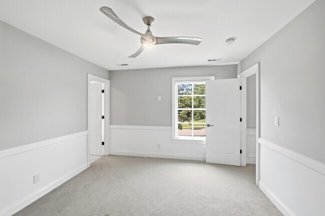 Building Photo - 678 Canterbury Dr