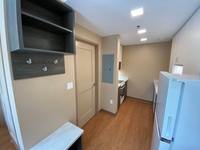 Building Photo - 83 Hanover St