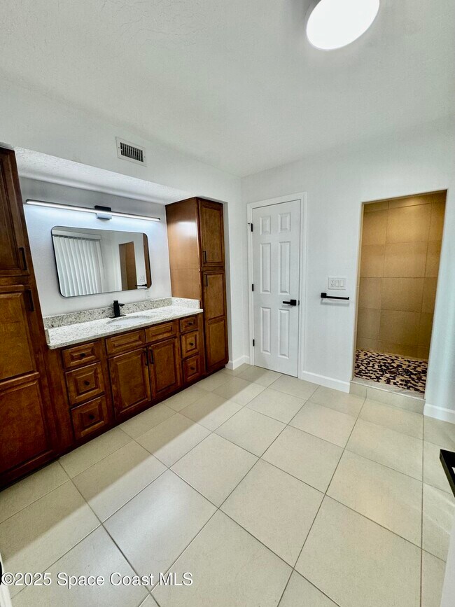 Building Photo - 1456 Guava Ave