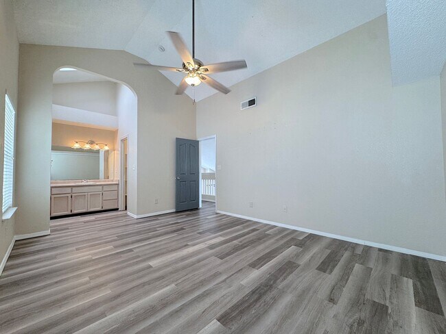 Building Photo - East El Paso Split Tri-Level 3 bed/2 bath Refrig A/C with bonus loft!