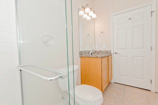 Building Photo - LEASING INCENTIVE!!!!!Gorgeous 3 Bed Townh...