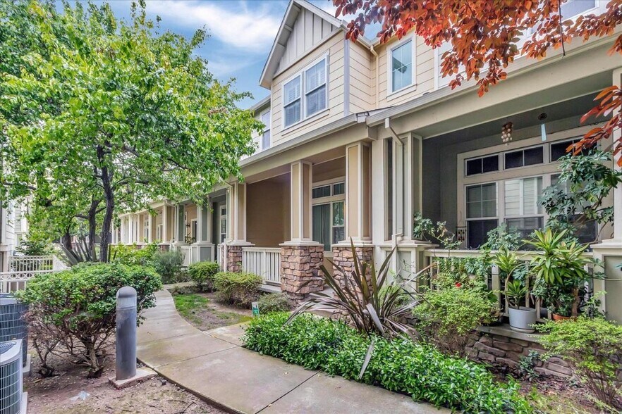 Building Photo - 357 Destino Cir
