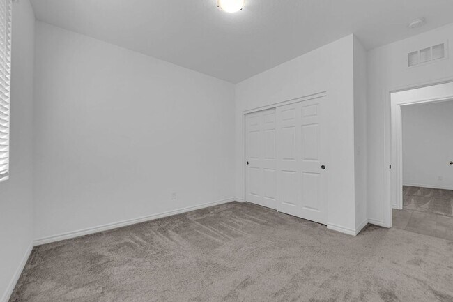 Building Photo - 3 bedroom home in gated community! Move in...