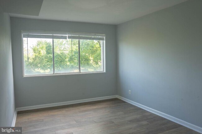 Building Photo - 5801 Quantrell Ave