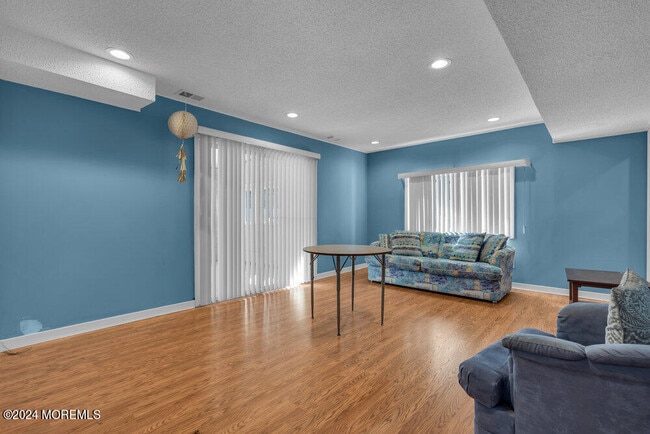 Building Photo - 691 Sussex Ct