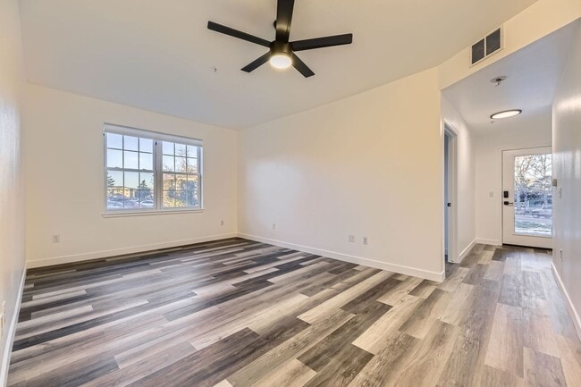 Building Photo - **Fully Updated 2-Bedroom Condo with New Appliances!**