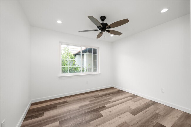 Building Photo - 2744 Briarhurst Dr