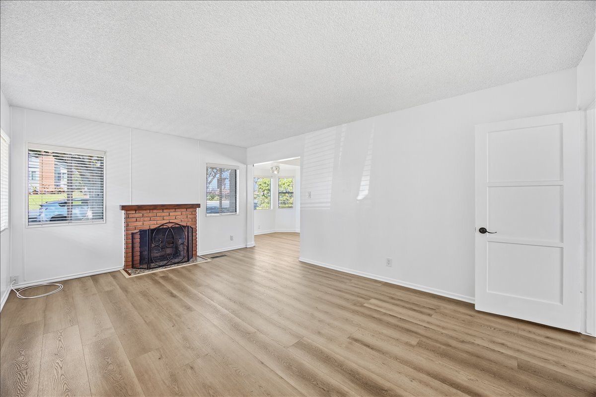 Building Photo - 819 N Maria Ave