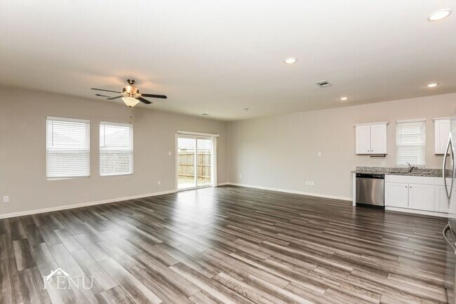 Building Photo - 1309 Escondido Dr