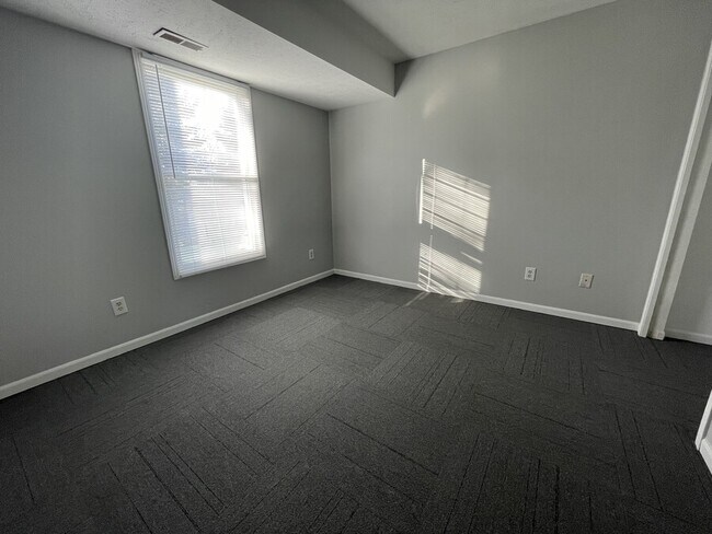 Building Photo - 360 Stone Dr