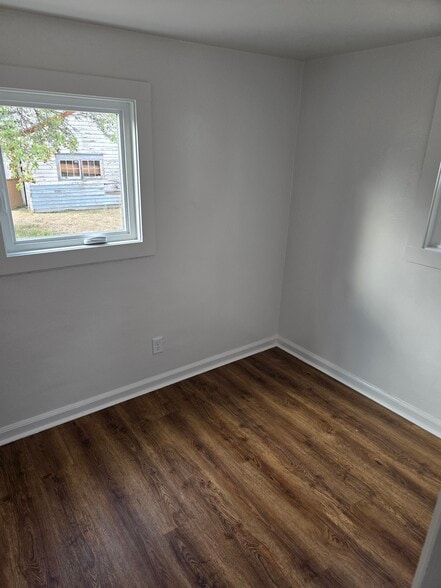 Bed 2 - 815 Marshall St