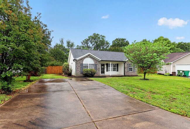 Building Photo - Beautiful ranch-style home near Wesley Chapel