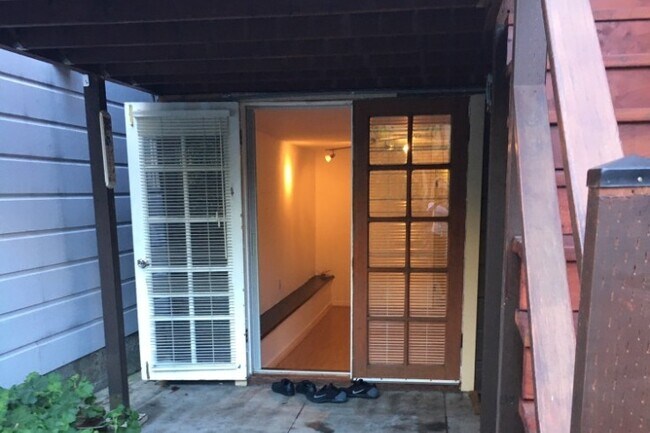 Double door entrance - 2820 Baker St