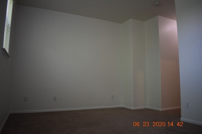 Building Photo - Beautiful 2 Bedroom Townhome / Old Town Ar...