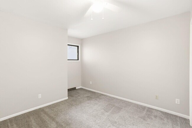 Building Photo - 2200 Bushnell Dr