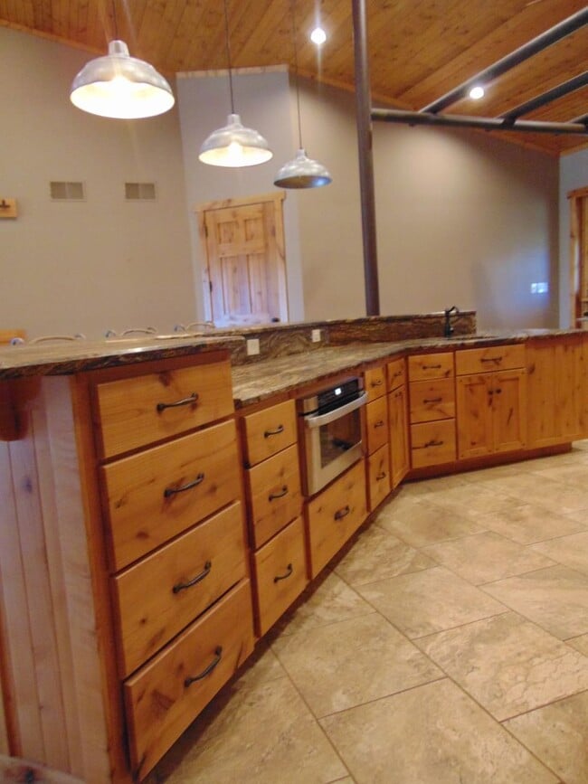 Building Photo - Majestic 3 Bed Mid MO Ranch!