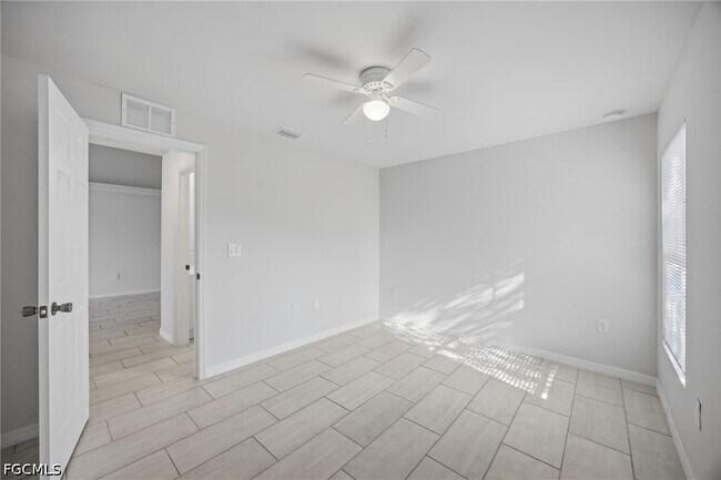 Building Photo - 1426-1428 Cape Coral Pkwy W