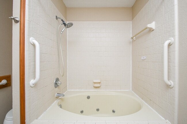 Building Photo - 8562 Laurel Trails Dr