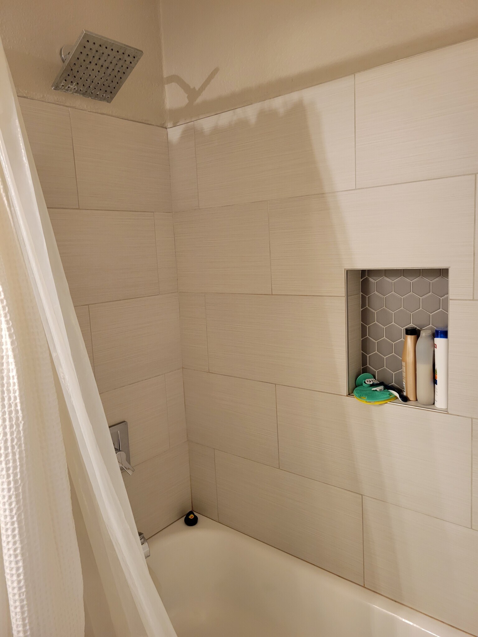 Luxury tile in bathroom. - 3673 Cherokee Ave