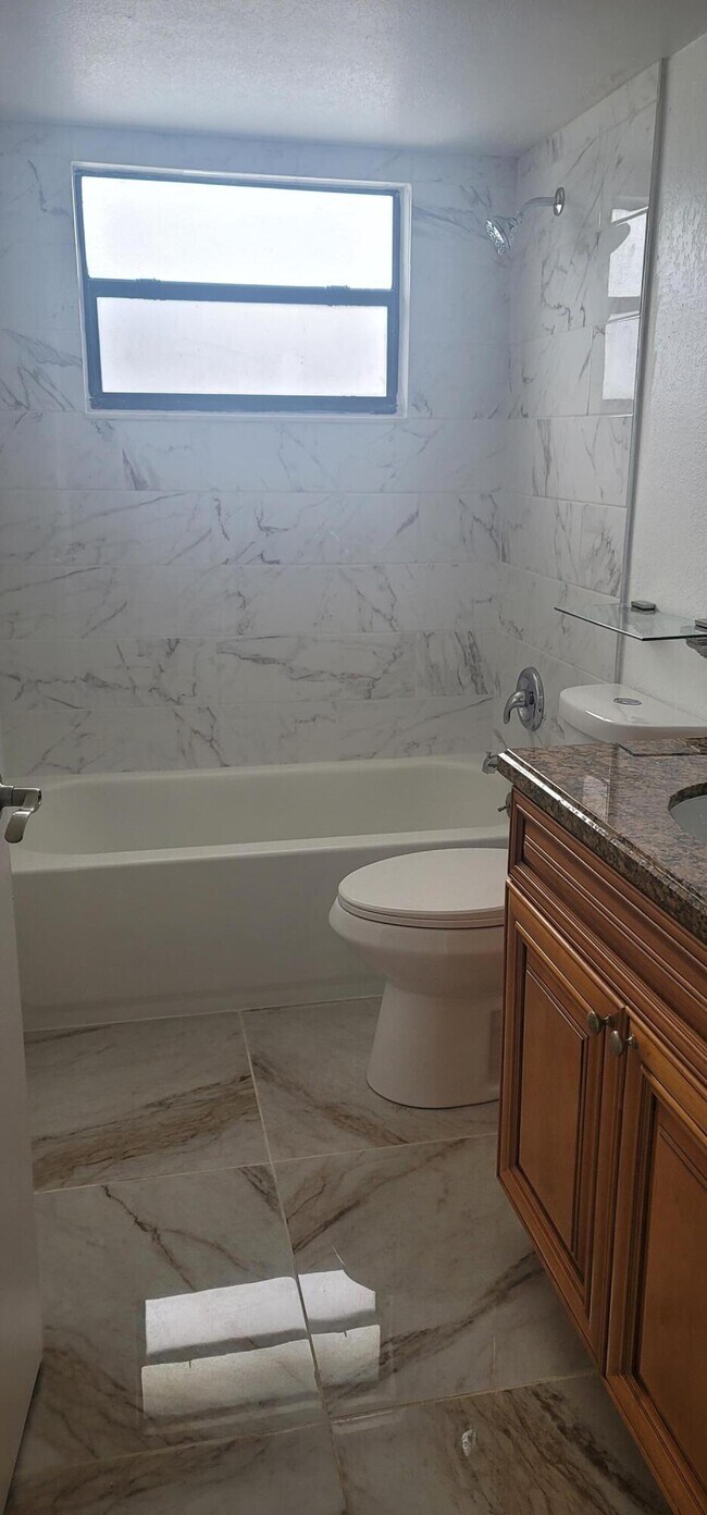 Building Photo - 1523 Lake Crystal Dr