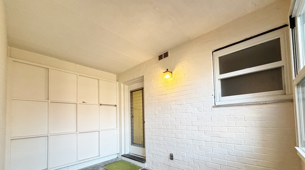 Three-season Sunroom - 7 Commonwealth Ct