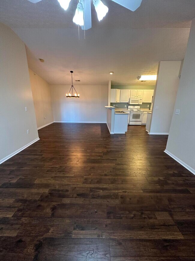 Building Photo - 600 Vincent Way