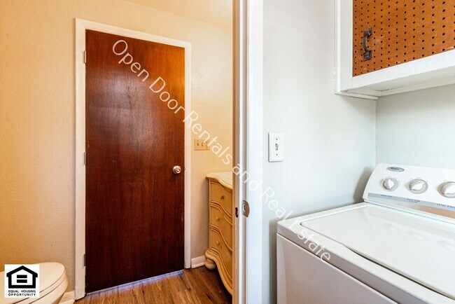 Building Photo - $300 off first months rent. Beautiful HOME! Schedule a showing today!