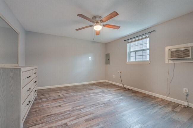 Building Photo - 4206 Walker St