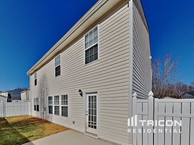 Building Photo - 242 Julian Pond Ln