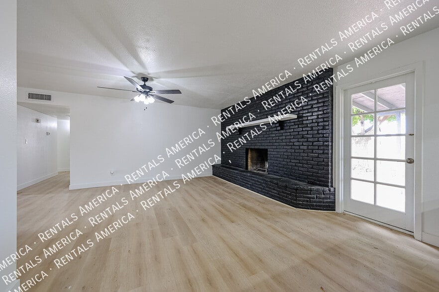 Building Photo - 10642 N 47th Dr