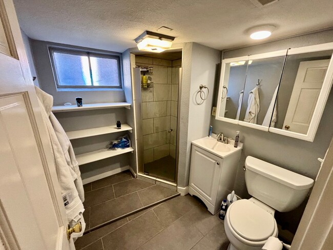 Building Photo - Cozy 2-Bed Downstairs Duplex, Close to CSU...