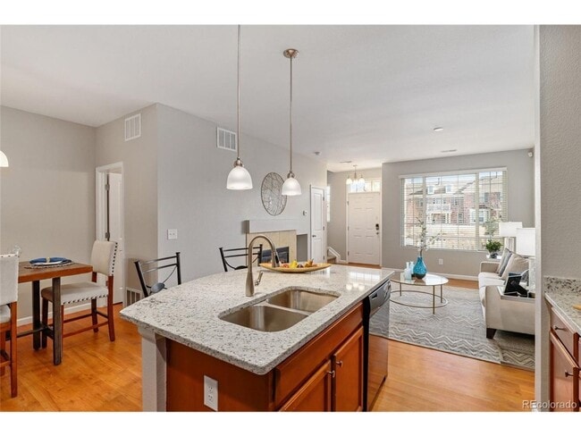 Building Photo - Charming 3BR Townhome in Golden