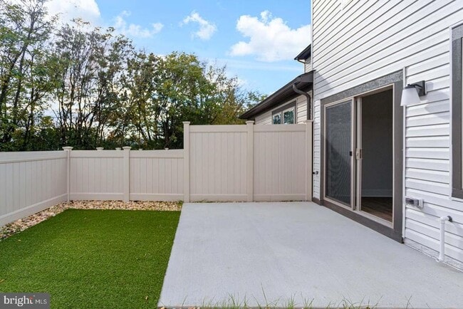 Building Photo - 236 MATILDA