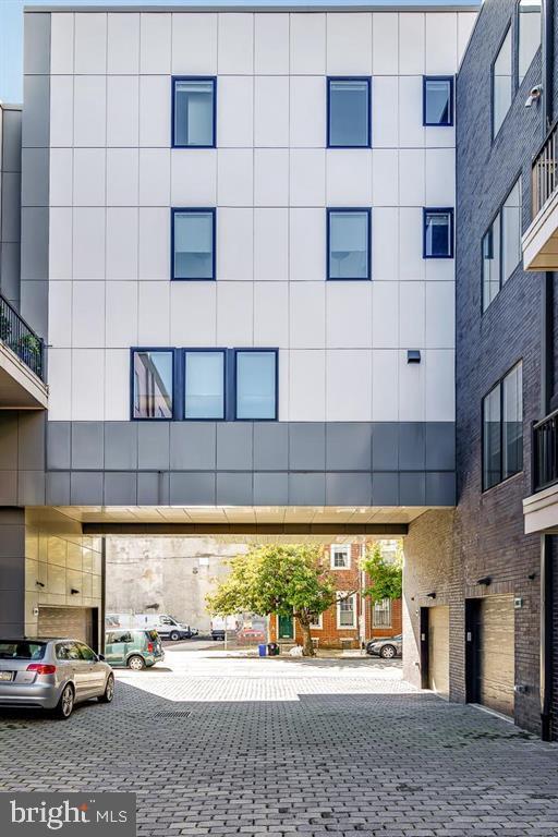 Building Photo - 305 Green St
