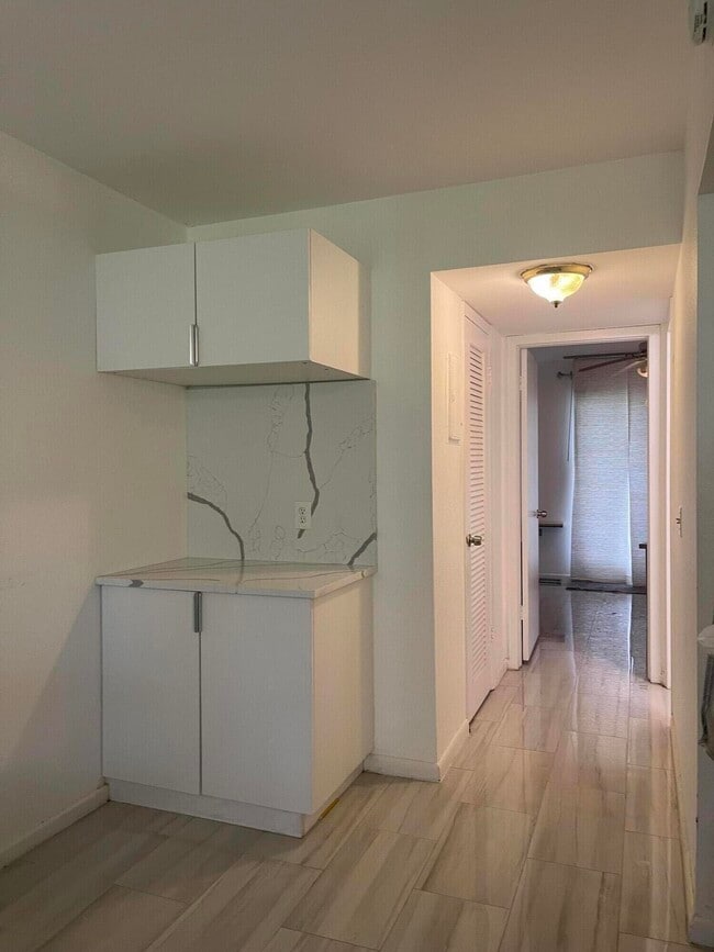 Building Photo - 49 Mansfield B