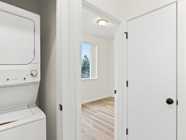 Building Photo - Vancouver Townhouses - Get 1 Month Free!