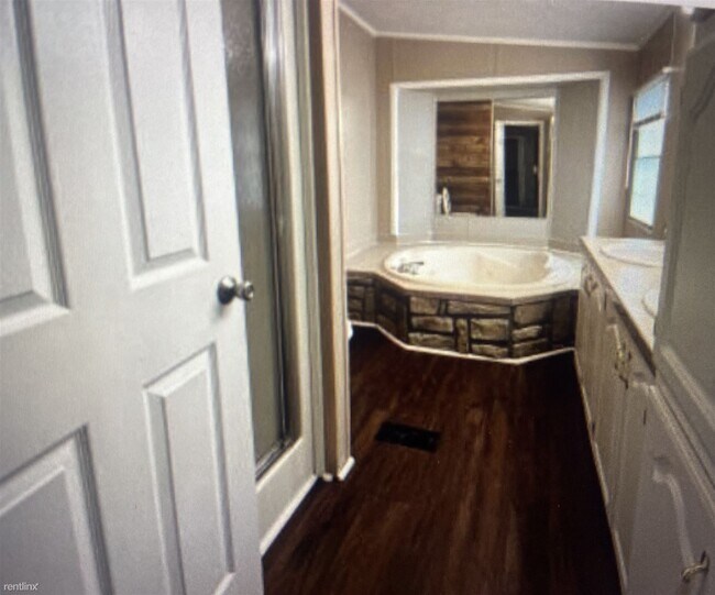 Building Photo - 3 br, 2 bath Mobile Home - Forest Estates 813