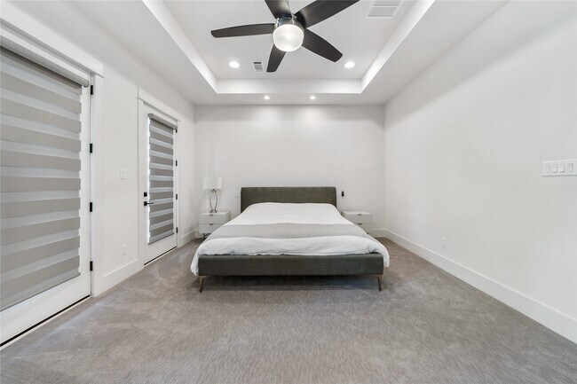 Building Photo - 620 E 26th St