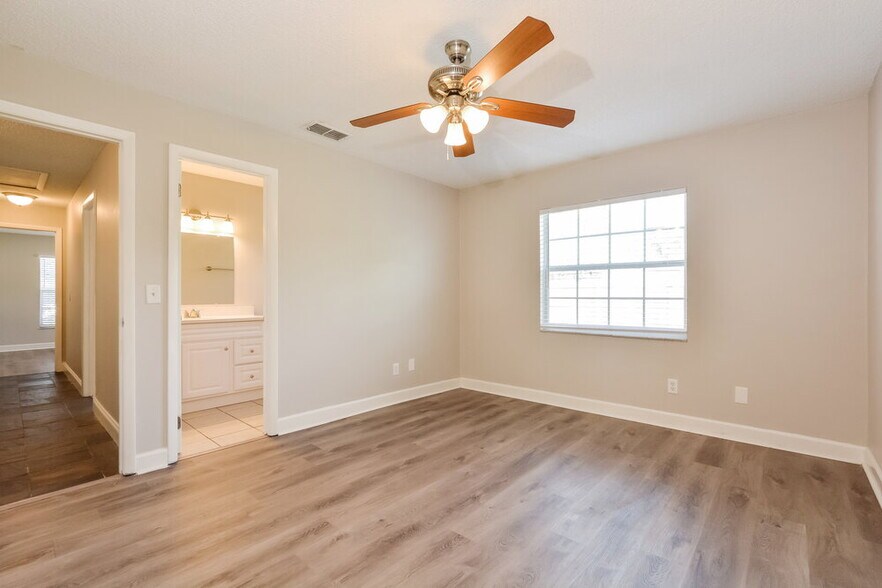 Building Photo - 9744 Heatherwood Ct