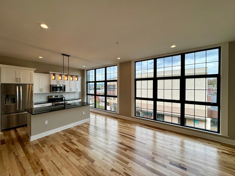 Building Photo - 116 S Main St