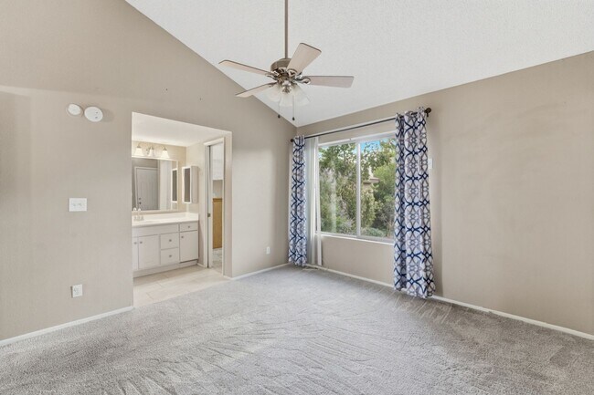 Building Photo - Beautifully maintained 3-bedroom, 2.5-bath Condo in the heart of Phoenix!