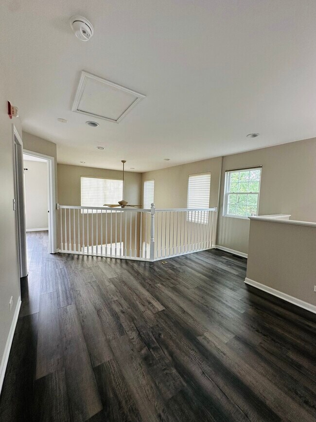 Building Photo - 620 Lakeridge Ct
