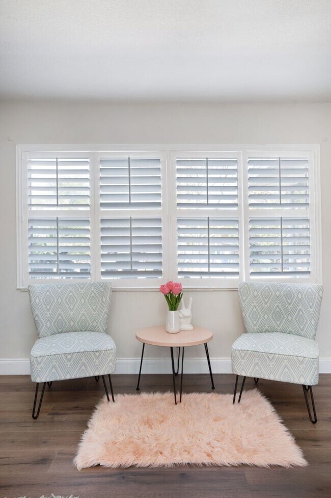 Building Photo - VACA or Short Term Furnished Chic Monthly Rental Home in Bradenton, FL