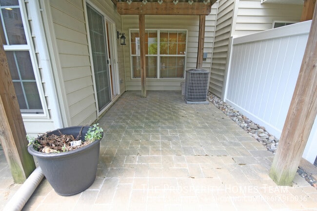 Building Photo - 9752 Evening Bird Ln