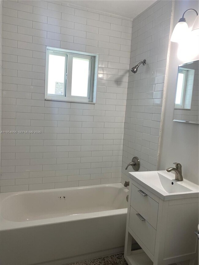 Building Photo - 9435 SW 39th St