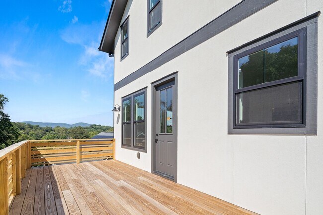 Building Photo - Modern Two-Story Home in West Asheville!