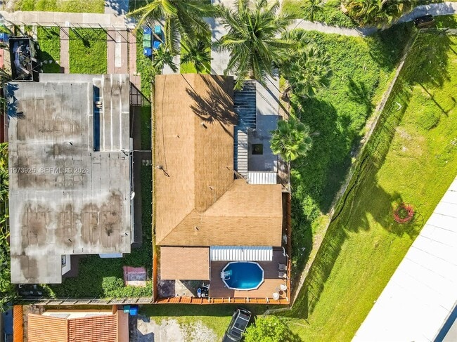 Building Photo - 1021 NW 23rd Ave