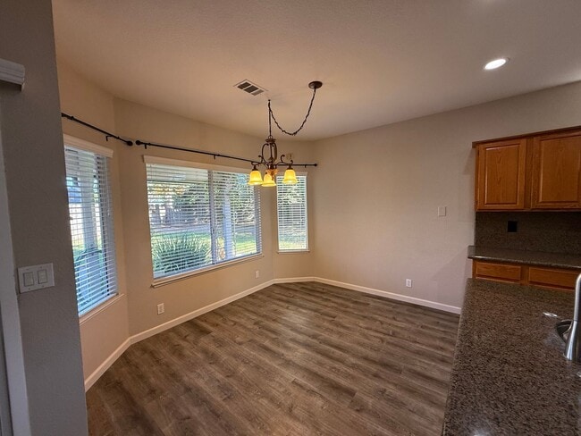 Building Photo - 4-bedroom plus a loft on a court in Escalon!