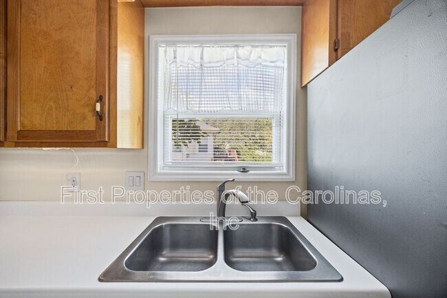Building Photo - 215 6th St
